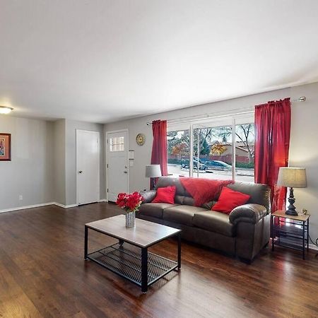 Large Remodeled Home With 5 Bedrooms 4 King Bed Centennial Exterior photo
