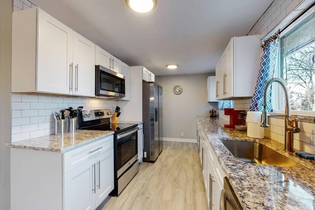 Large Remodeled Home With 5 Bedrooms 4 King Bed Centennial Exterior photo