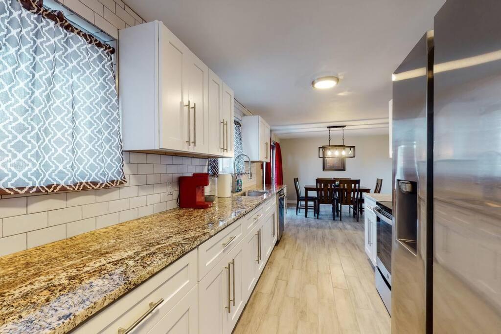 Large Remodeled Home With 5 Bedrooms 4 King Bed Centennial Exterior photo