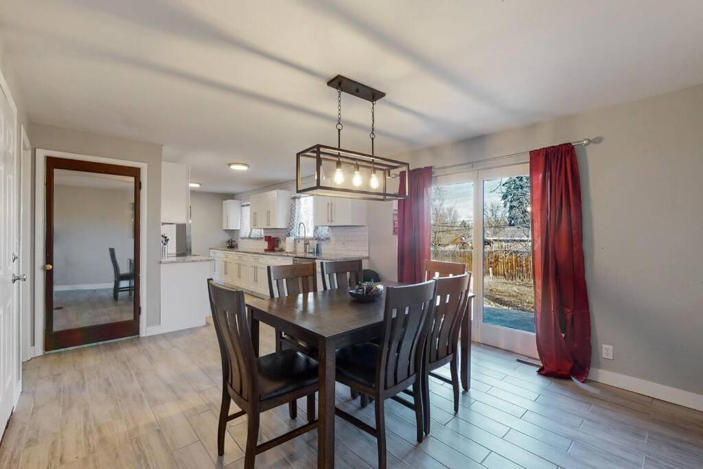 Large Remodeled Home With 5 Bedrooms 4 King Bed Centennial Exterior photo