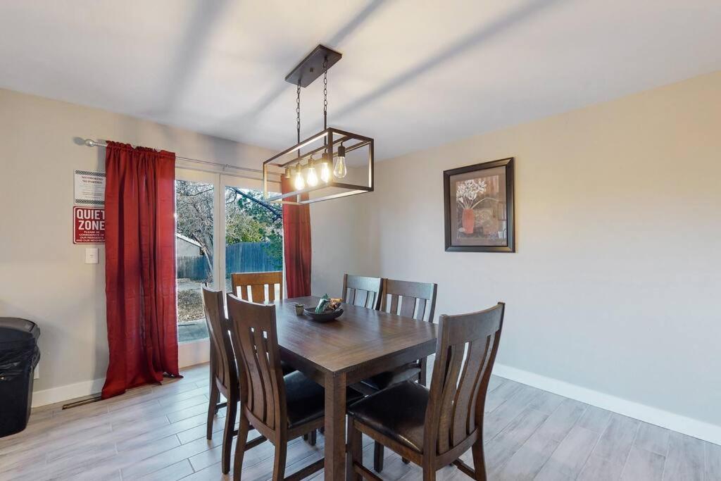 Large Remodeled Home With 5 Bedrooms 4 King Bed Centennial Exterior photo