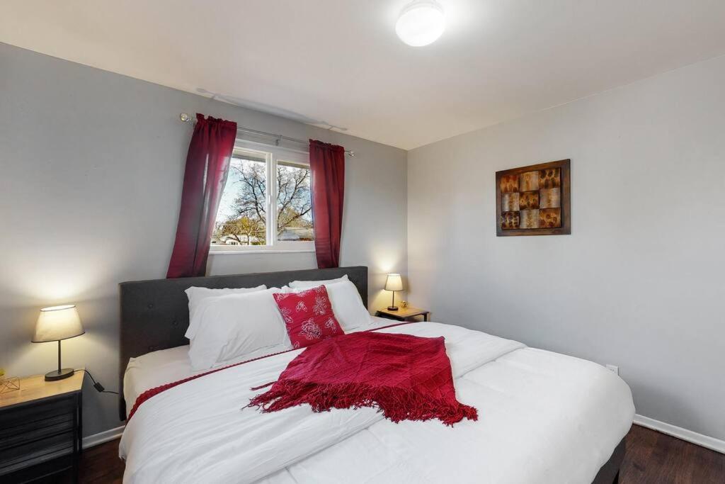 Large Remodeled Home With 5 Bedrooms 4 King Bed Centennial Exterior photo